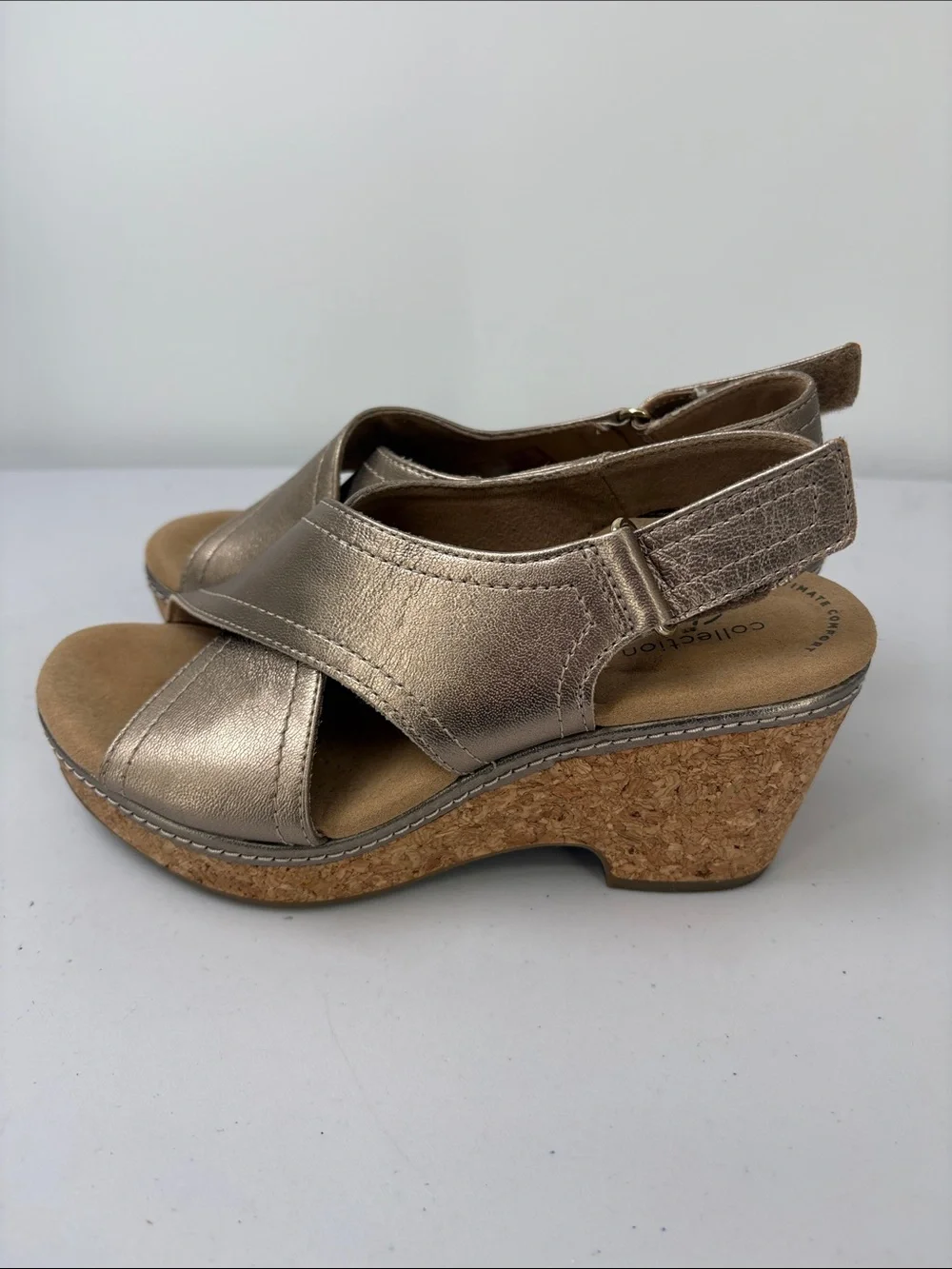 🍀 Clarks Metallic Gold Leather Wedge Sandals